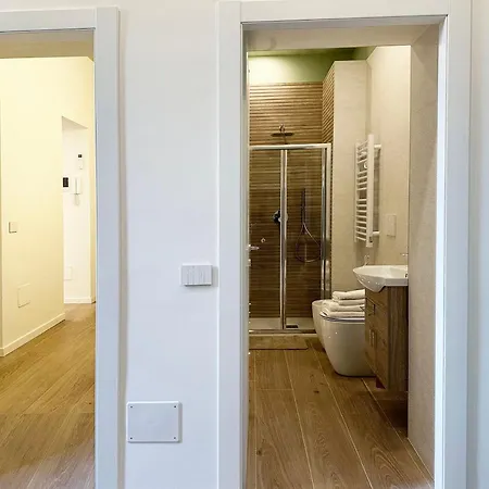 - Nella Corte Dei Navigli *