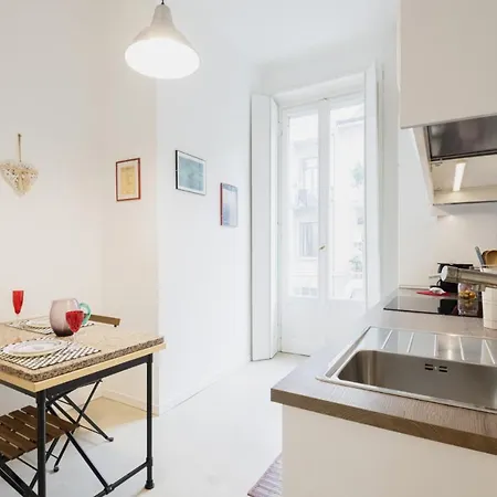 Easylife - - Morgagni 6 - Porta Venezia Milan