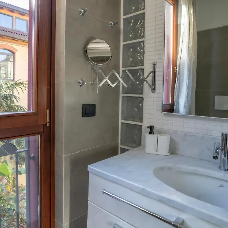 Apartamento Bastia Rf Suite Up To 4 Guests - In The Heart Of Scalo Romana, Olimpico, Prada, Bocconi And Easy Access Forum Assago, Ieo, Ied, Duomo, San Siro Milán
