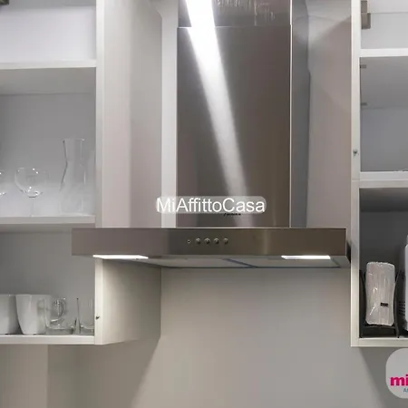 Black And Porta Venezia Apartment *