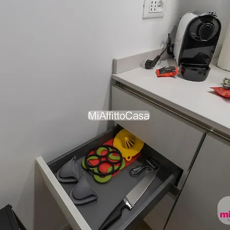 Black And Porta Venezia Apartment *