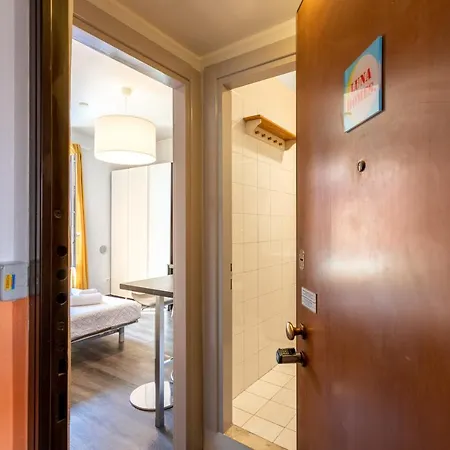 Luna Homes - In Farini Apartment *