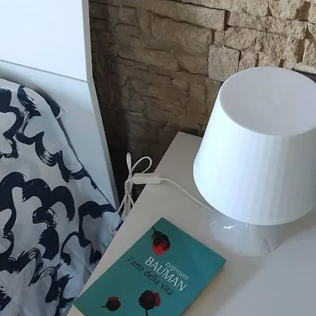 Bilocale Luminoso E Accogliente Zona Marche *