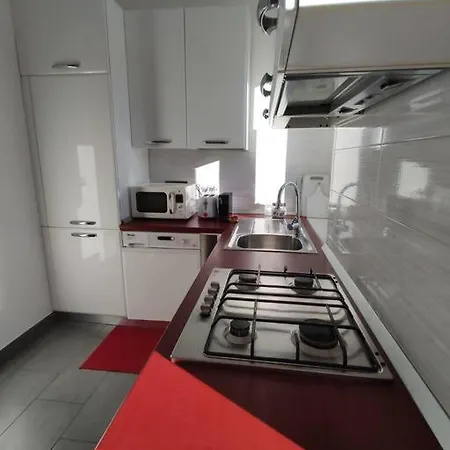 Bilocale Luminoso E Accogliente Zona Marche