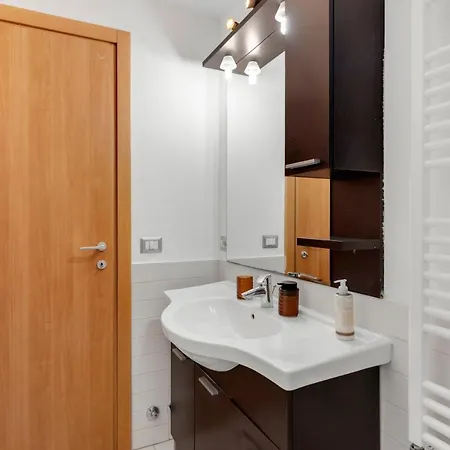 Con Metro Diretta 10 Minuti Duomo Mailand