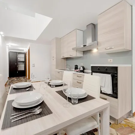 Con Metro Diretta 10 Minuti Duomo ميلان