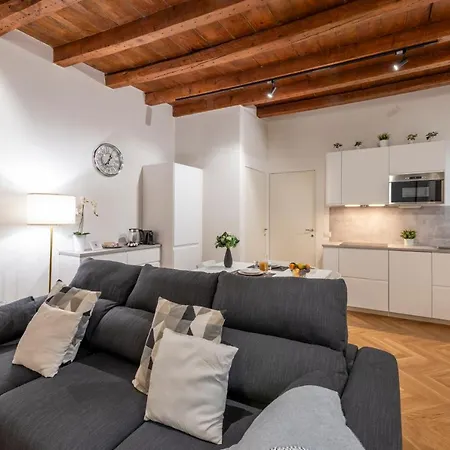 Monte Nero, 62 - Comodo E In Posizione דירה