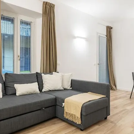 Mora Flexyrent A.c. - Colonne Apartman Milánó