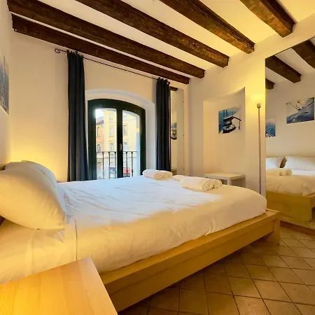 Sensational Navigli Apartment Milan