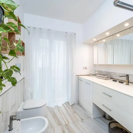 La Dolce Vita In Center Apartment