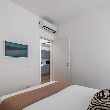 S Agostino - Porta Genova