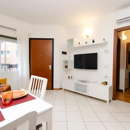 Vivimihome - Bilo A 5 Minuti Da San Siro Con Garage アパート ミラノ