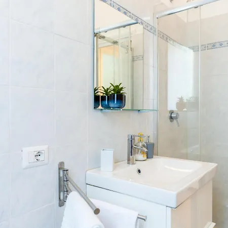 Appartement Milanese Elegance - 15 Minutes Duomo Milan