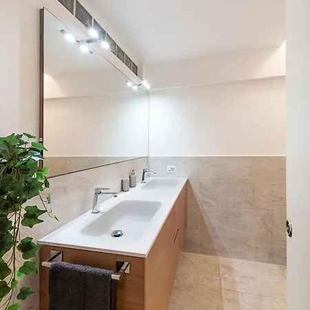 Deluxe 120 Mq , 4 Minuti A Piedi Dai Navigli Apartamento Milão