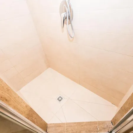 Shortmi Garibaldi Apartman *