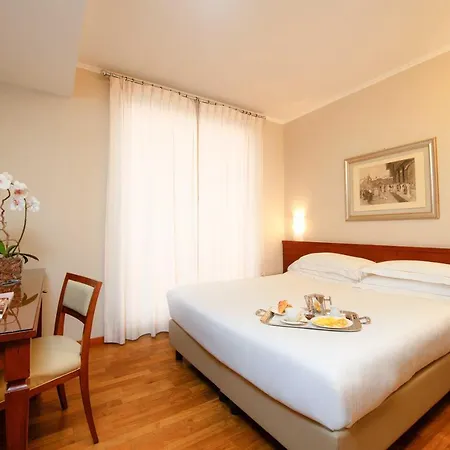 ホテル フェニーチェ ミラノ