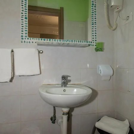 Piola Hotel 2*