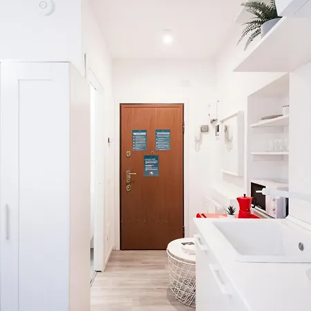 Compact And Charming Porta Venezia Apartment *