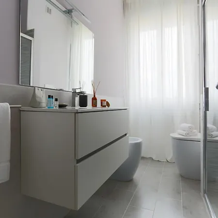 The Rent - Spacious One-bedroom In Moscova District شقة ميلان