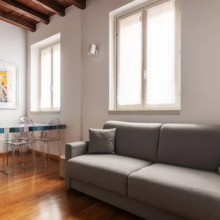 Design Arco Della Pace شقة *