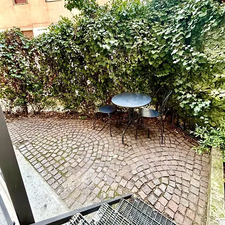 Lovely 2 With Small Garden