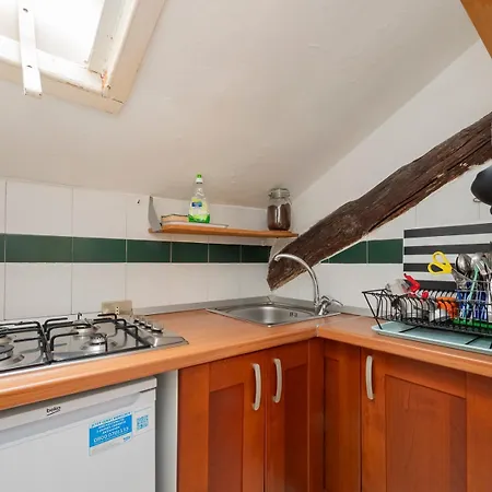 Xenia - Luminous At Navigli Tram Theme Милан