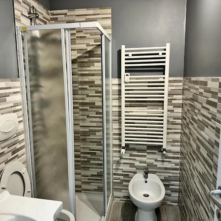 Con Metro Diretta 10 Minuti Duomo ميلان