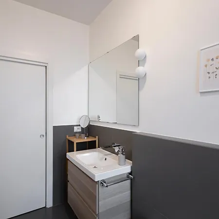 Nuovissimo Trilocale A 200 Metri Da Zara * Milán