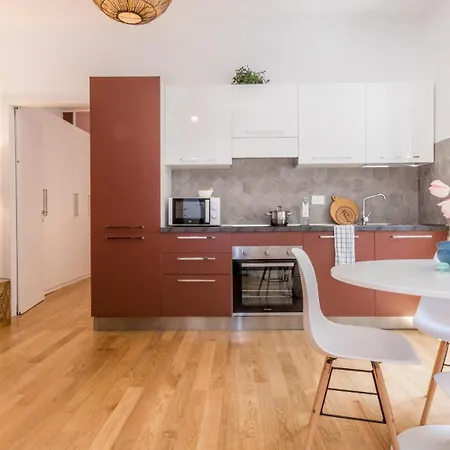 Апартаменты Joivy Delightful Flats Near Citylife District *