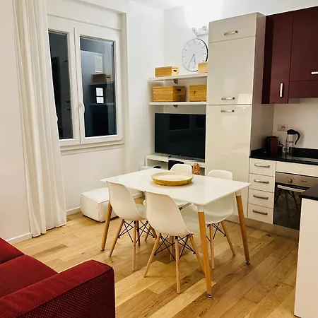 Xenia - Cozy Two-room In Station Milánó