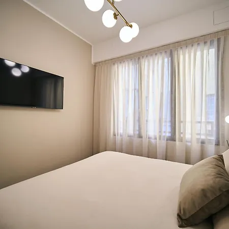 Appartement Botticelli Golden House Next To Duomo Milaan