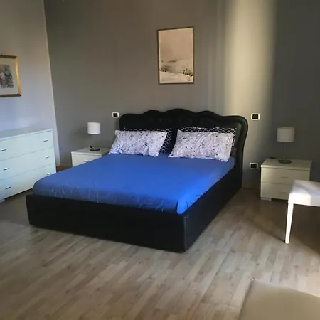 3 Bedroom Cozy In アパート