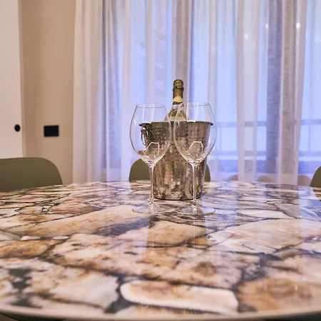 Gogh Golden House Next To Duomo *