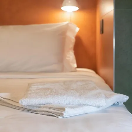 Rainbow Colorful By Station Lägenhet *