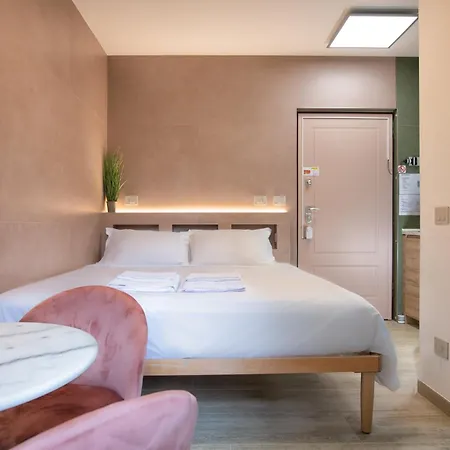 Apartment Pink Flamingo Balcony By Station Milan