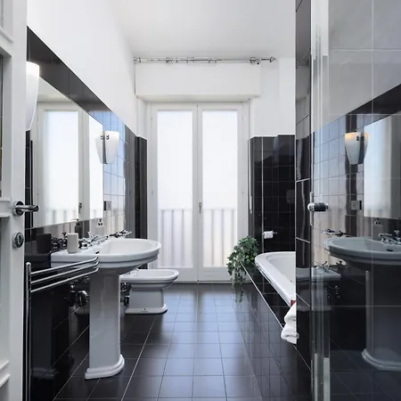 Black & White Vista Duomo 400 Metri * Milán