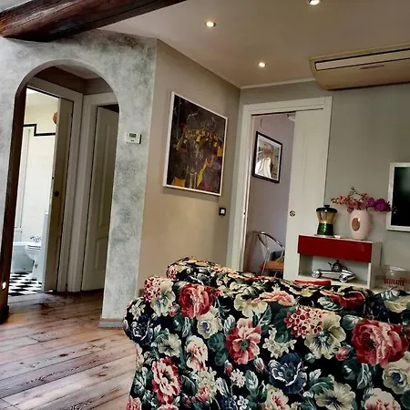Lägenhet Centrale-luxury With Garden Terrace