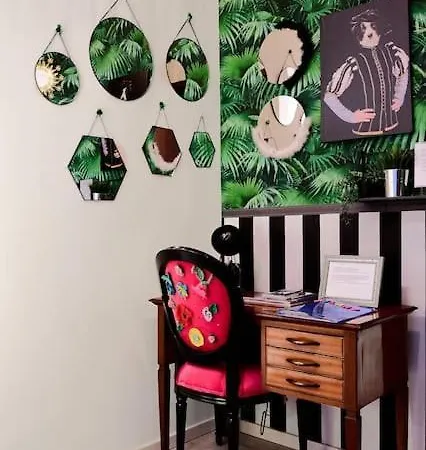 Suite-6 Centro-porta Romana Διαμέρισμα *