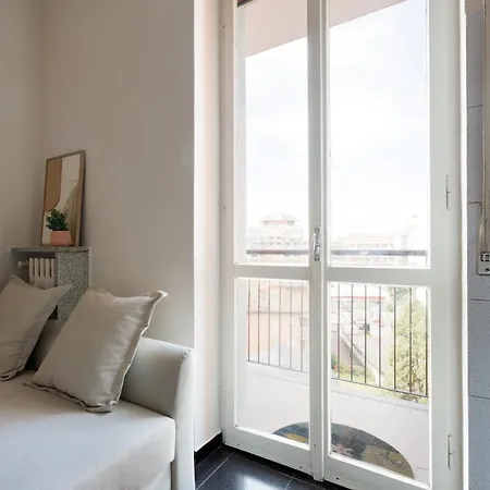 Guesthost - Corvetto M3 - Comfy With Balcony! *