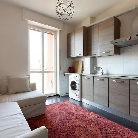 Guesthost - Corvetto M3 - Comfy With Balcony! Апартаменты Милан