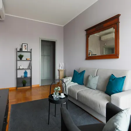 The Rent - Spacious One-bedroom In Moscova District *