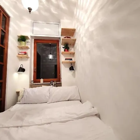 Apartment Casa Cloclo: Design & Vintage Above Subway