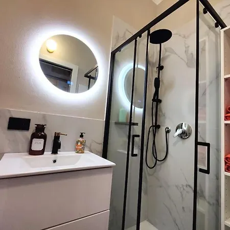 Casa Cloclo: Design & Vintage Above Subway Mailand