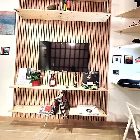 Casa Cloclo: Design & Vintage Above Subway Mediolan