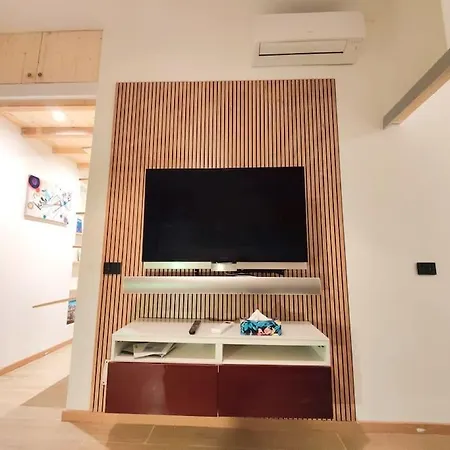 Casa Mamo: Design & Vintage Above Subway דירה *