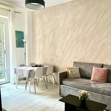 Apartman Lovely 2 With Small Garden Milánó