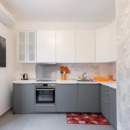 Moderno A 2 Minuti Dalla Metro Apartment