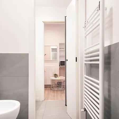 Compact And Charming Porta Venezia Apartment *