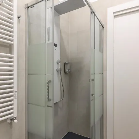 Ourjoy & Skyjoy Condo Units - Via M Gioia, 47 - Strong Wifi, 1 Private Parking, Central Station, Milan 公寓 米兰