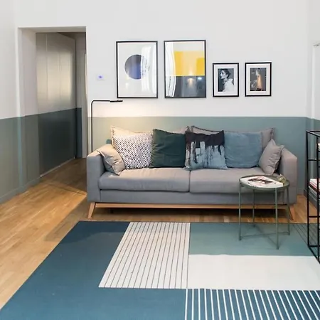 New Elegant Flat 3 Min From Station. 公寓 *